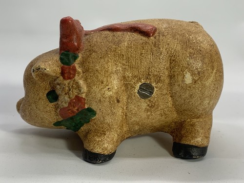Antikes Gusseisen Schwein Münzbank Sparschwein bemalt - Weihnachten rotes Band - Bild 4 von 8