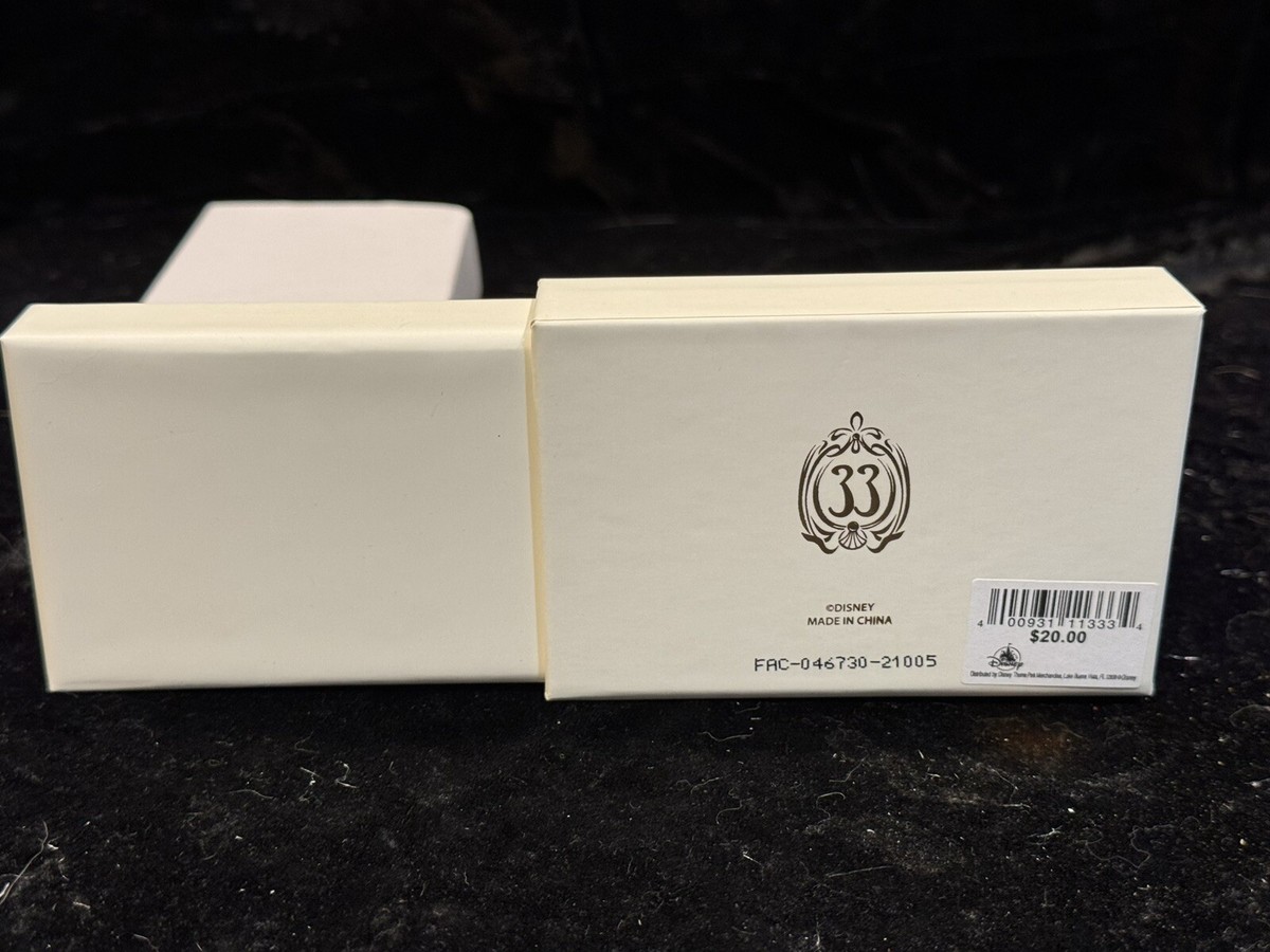 ECLUSIVE CLUB 33 Disney Disneyland Gold Script Pin Club