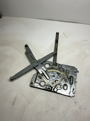 VOLVO VNL DOOR GLASS LIFT MECHANISM