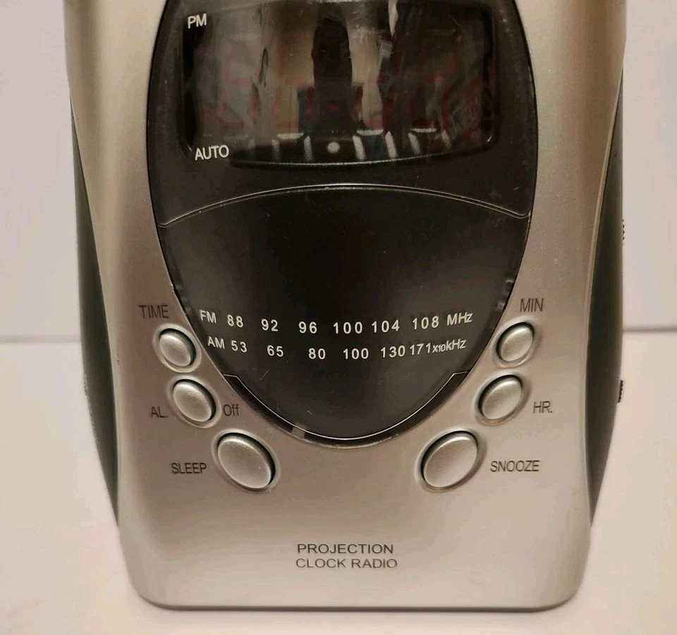Projector alarm clock. Electro Brand Am/Fm Projection Clock Radio - Works  - Image 2 of 4