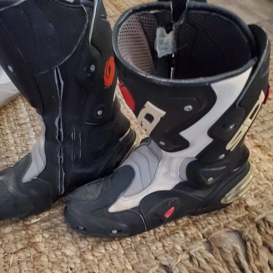 Botas negras para montar carreras de motocicletas Sidi para hombre US 10 Foto 2 de 4