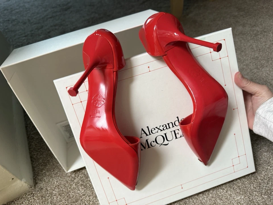 Zapatos de salón Alexander Mcqueen de charol rojo para mujer 38,5 M Foto 3 de 4