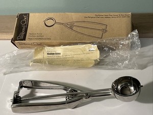 Pampered Chef Mediun Scoop W Opened Box New Other