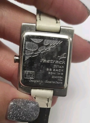 Women's Fastrack watch, silver rectangular case, white leather band, new battery - Picture 5 of 12