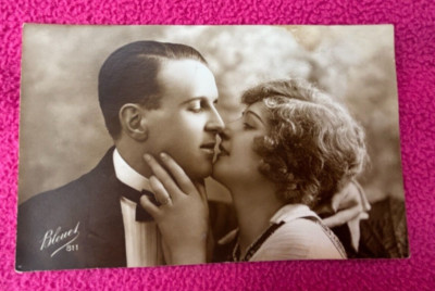 RPPC vintage POSTCARD young FEMALE BEAUTY woman GIRL kiss ROMANCE love FRANCE