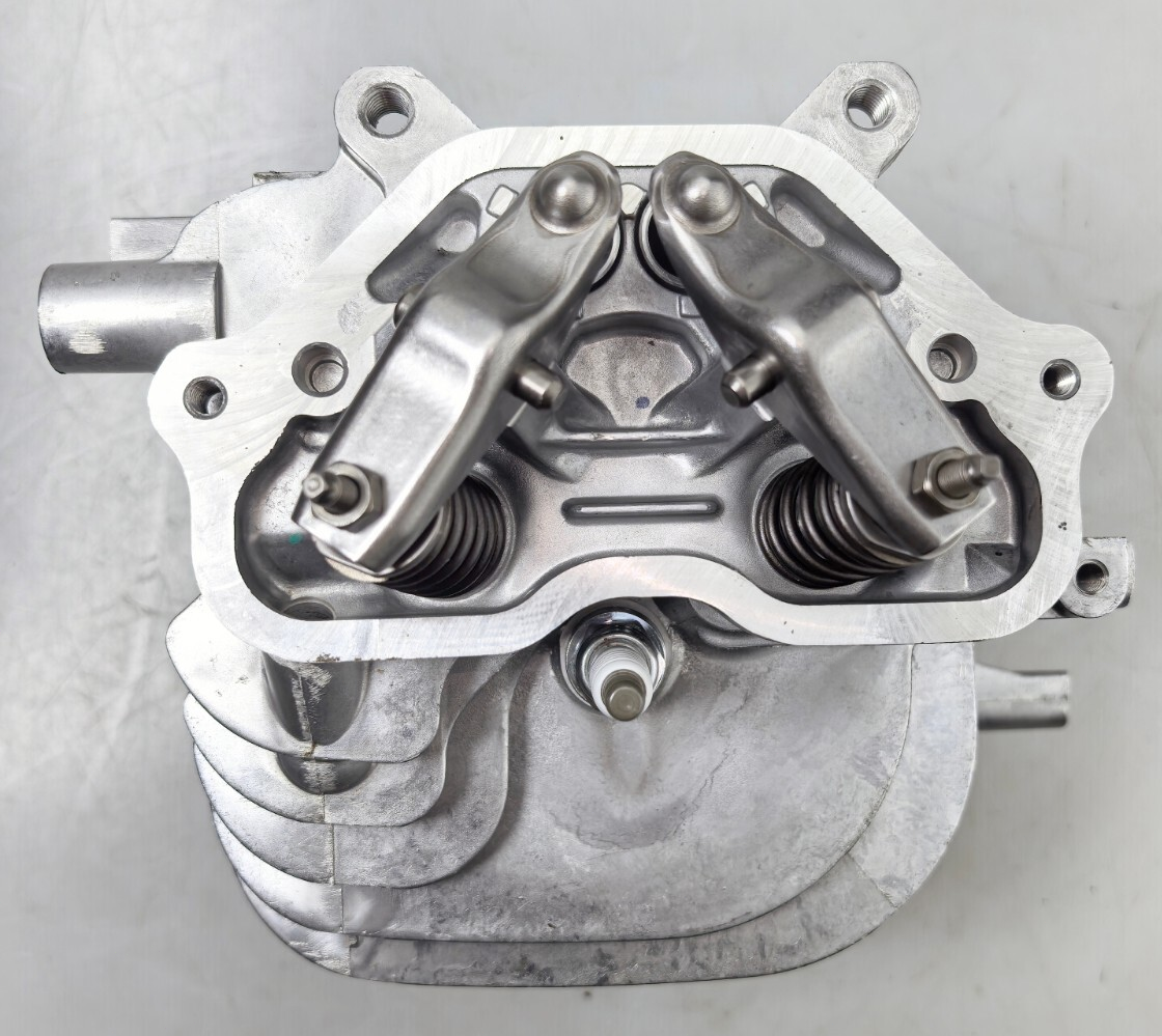 ペロ Completely Assembled GX630 GX660 GX690 Cylinder head kit 2# 12120