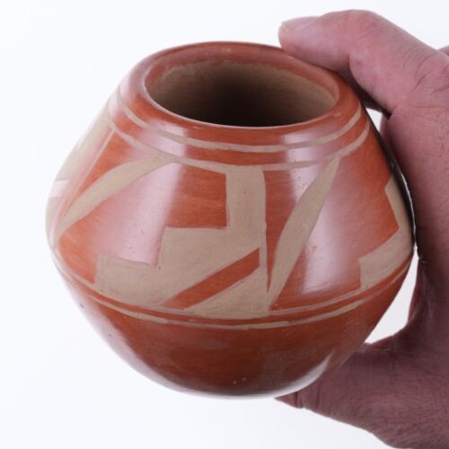 Albert & Josephine Vigil (1927-2009) San Ildefonso pottery vessel - Afbeelding 1 van 7
