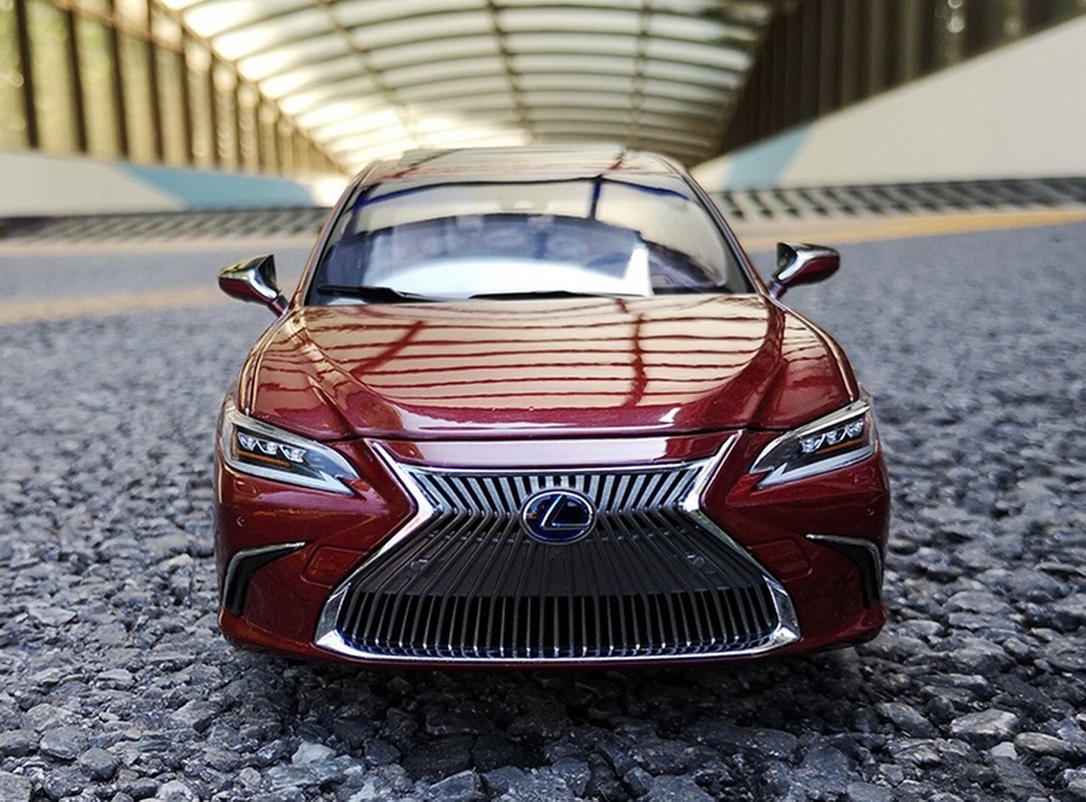 レクサスES300hバージョンL 1/ 18 ミニカー Lexus ES300H 2019 1:18 Diecast Model Car - Eco-Friendly Toy