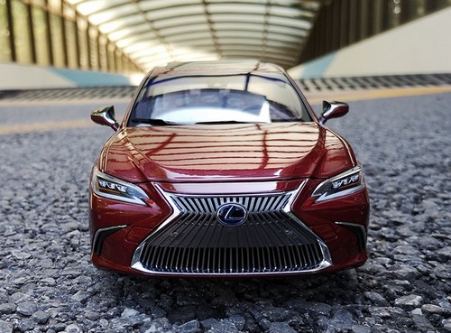 LEXUS ES 300H Red Diecast Car 1/18 Scale Model Toy Gift NIB - Picture 4 of 7