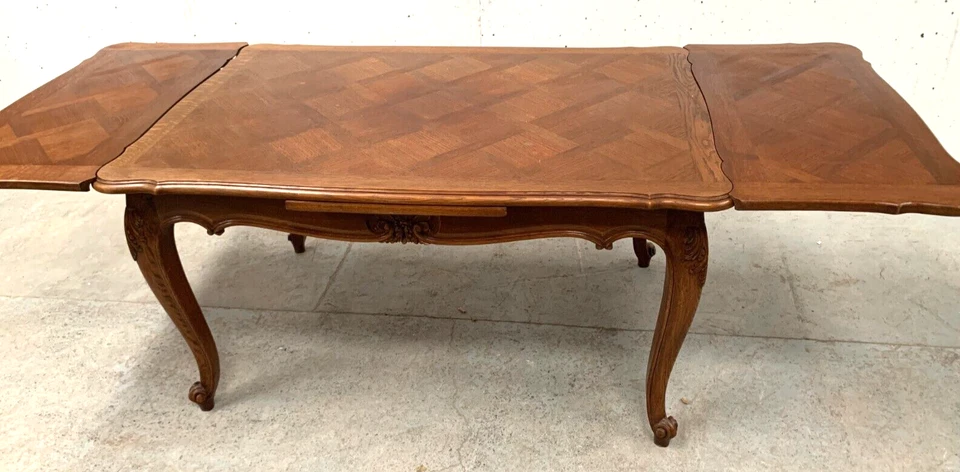 Table de style Louis XV en chéne massif XX siècle - Photo 3/4