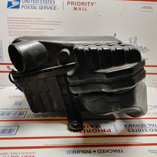 95 Isuzu Rodeo Air Filter Cleaner Box w/ Mounting Bolts OEM - Picture 2 of 14