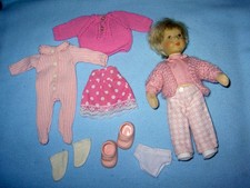 Schöne Puppenkleidung für das kleine Däumelinchen z.T. Original insg.9Teile