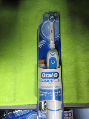 New Oral-B Precision Clean  Clinical Battery Powered Toothbrush  2 Duracell Batt