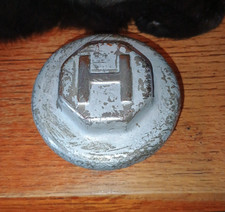 Hupmobile Automobile Center Capgrease Cap - Nice Vintage Condition
