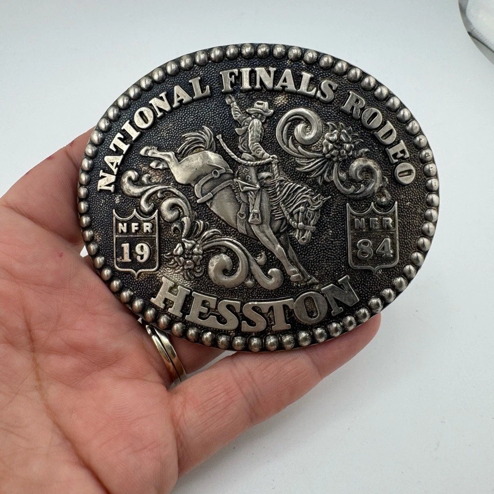 Hebilla de cinturón de rodeo de las Finales Nacionales de Hesston Foto 2 de 4
