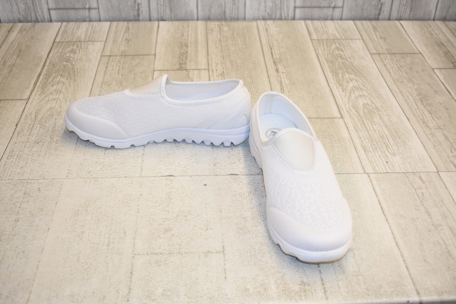 Propet TravelActiv Slip On Walking shoes, Women's Size 9.5-2E, White NEW Propet TravelActiv Slip On Walking shoes, Women's Size 9.5-2E, White NEW
