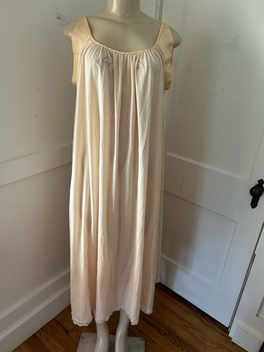 Vtg Lucie Ann Beverly Hills Long Full Nightgown Floral Appliqué Blush Pink P M - Picture 2 of 12