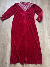 Gorgeous VINTAGE VELVET HOUSE COAT/ROBE RED EMBROIDERED 1980  s