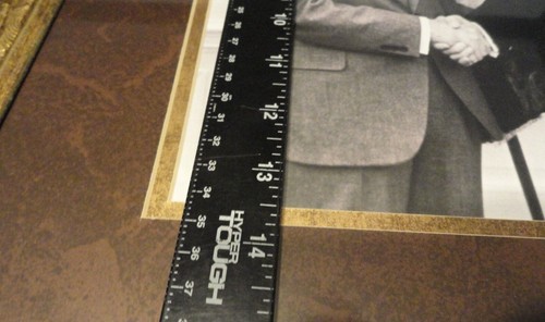 FRAMED PHOTO OF ELVIS PRESLEY MEETING RICHARD NIXON IN VINTAGE FRAME 17.5"X21.5" - Picture 9 of 12