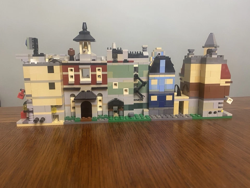 LEGO Modular Buildings 10230 Mini Modulars, photo 3 of 5