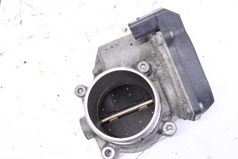 Used Fuel Injection Throttle Body fits: 2013 Audi A5 2.0 Grade A Foto 2 de 4
