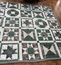 Vintage Handmade Queen- size Quilt With Star And Floral Design  Circa 1950-1970
