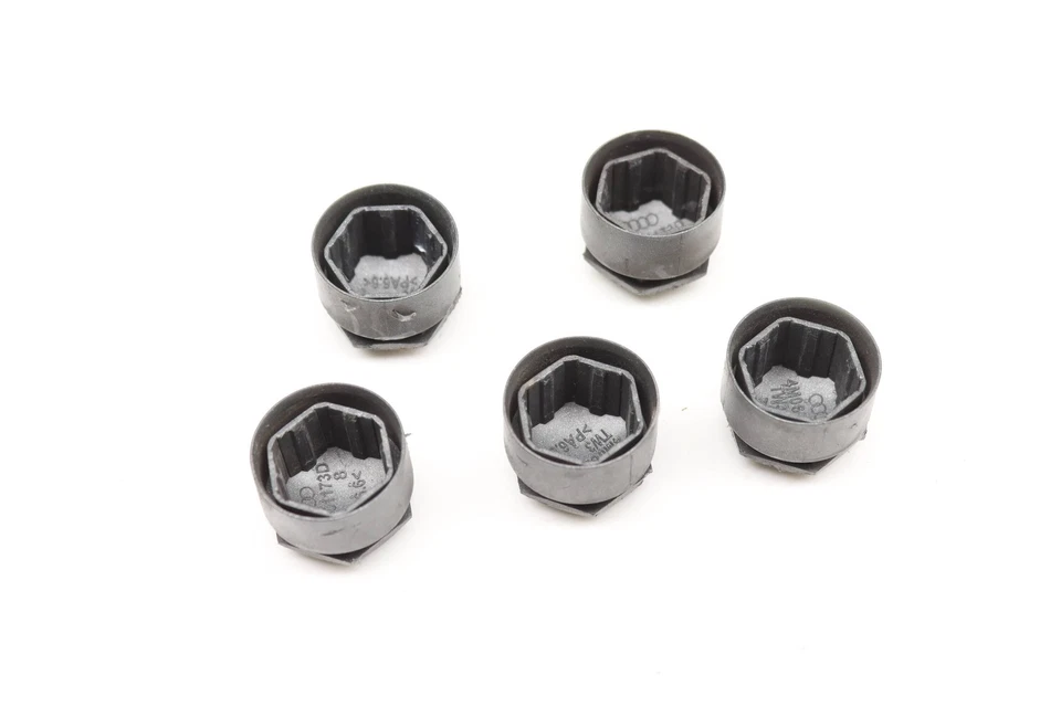 AUDI A4 QUATTRO 2017-2024 - TUERCA / JUEGO DE TAPAS / TUERCA DE TUERCA 4M0601173D Foto 3 de 4