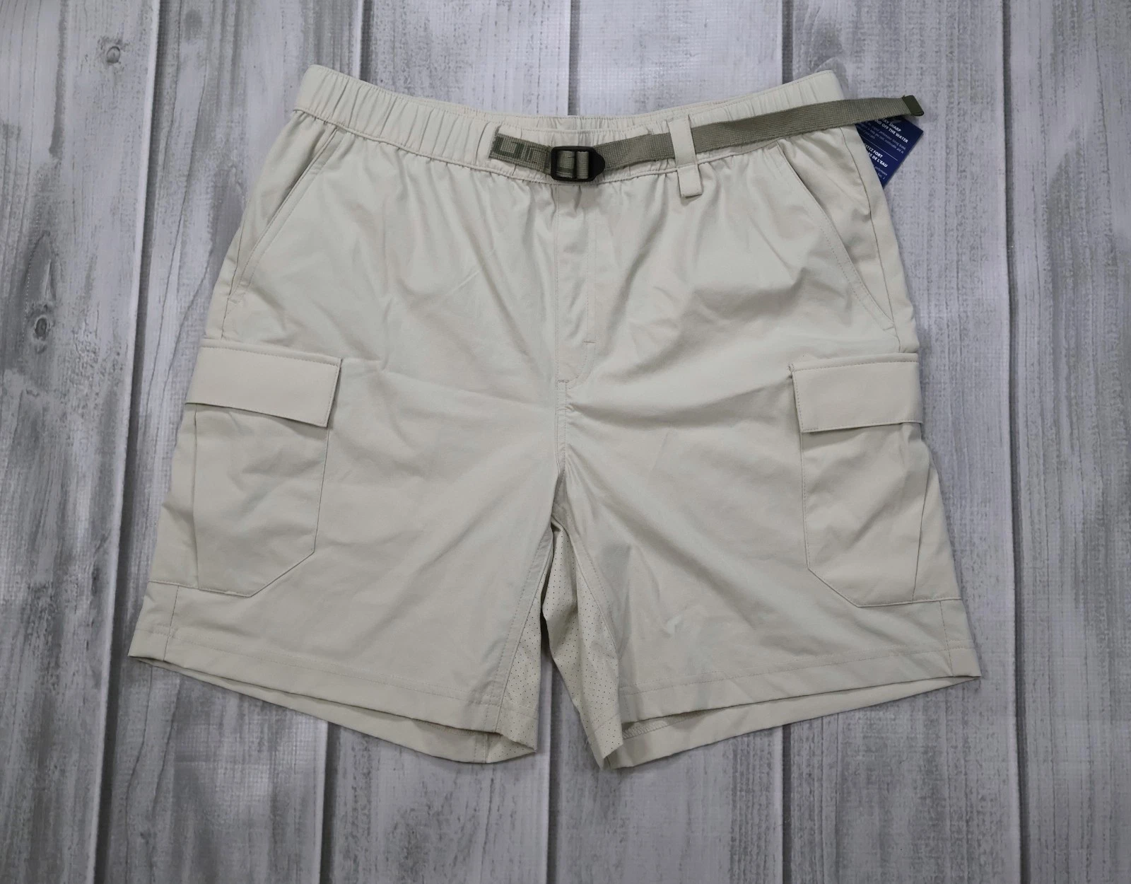 NEW Huk Creekbed Cargo Shorts - Size M - Beige Lightweight Fishing Belted