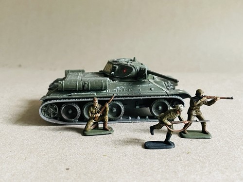 Hand-painted Soviet Soldiers & Tank Miniatures WWII War Games Russian 1:76 - Afbeelding 1 van 12