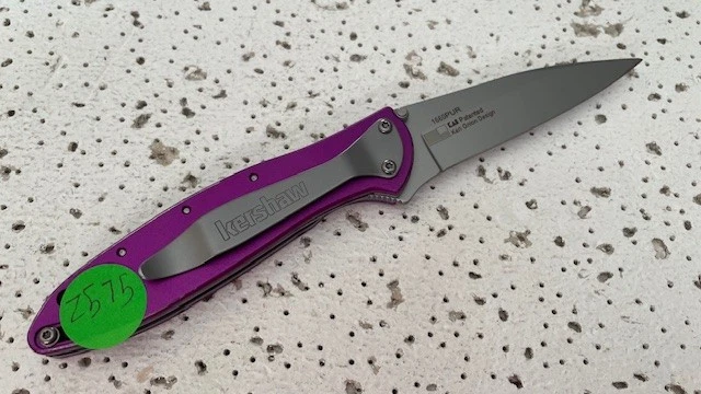 Navaja de Bolsillo Plegable Kershaw 1660PUR Diseño Ken Cebolla Puerro Linerlock Púrpura Mano Foto 2 de 4