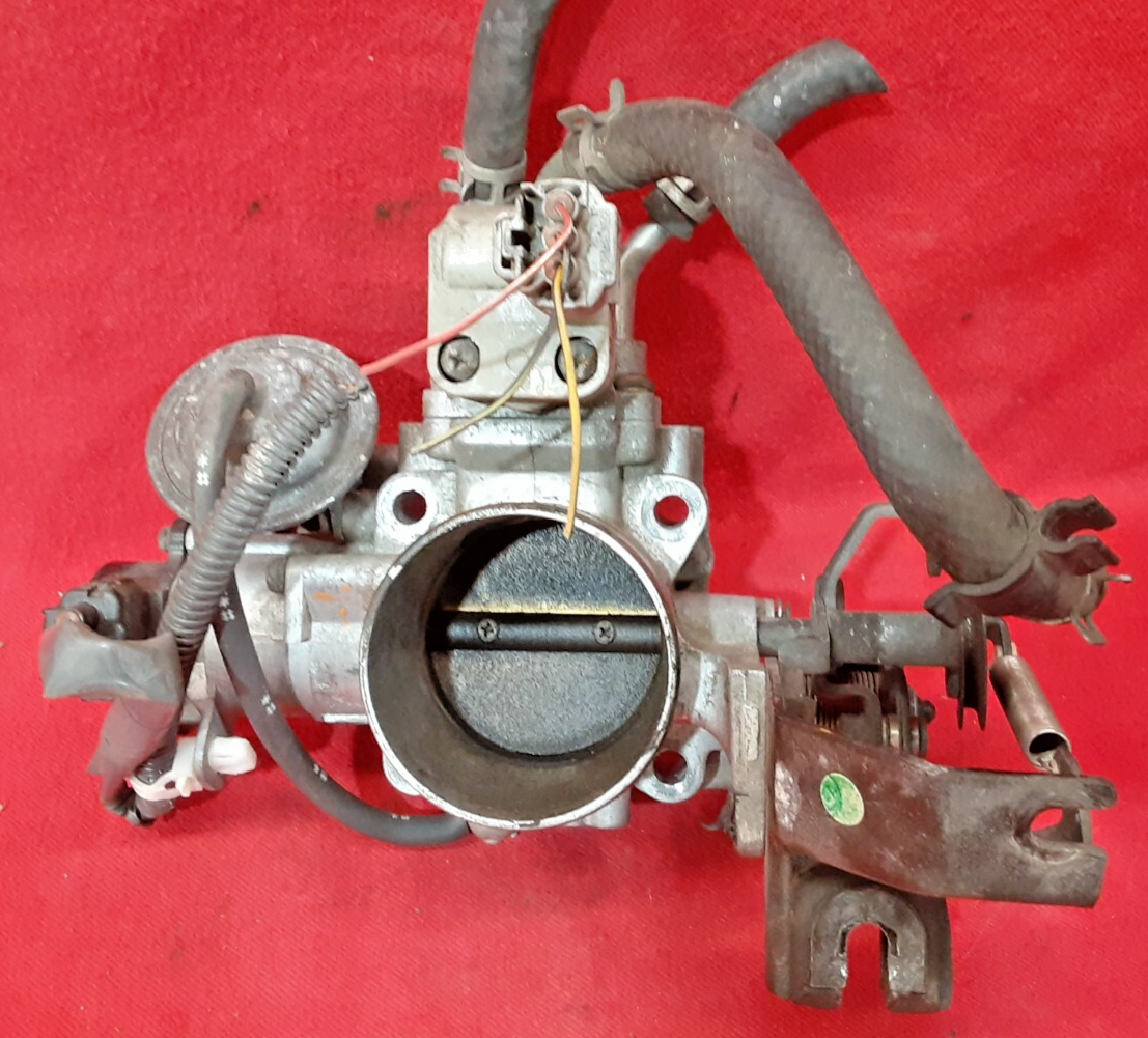 1997 Lexus ES300 Toyota Camry Throttle Body with IAC Valve Assembly