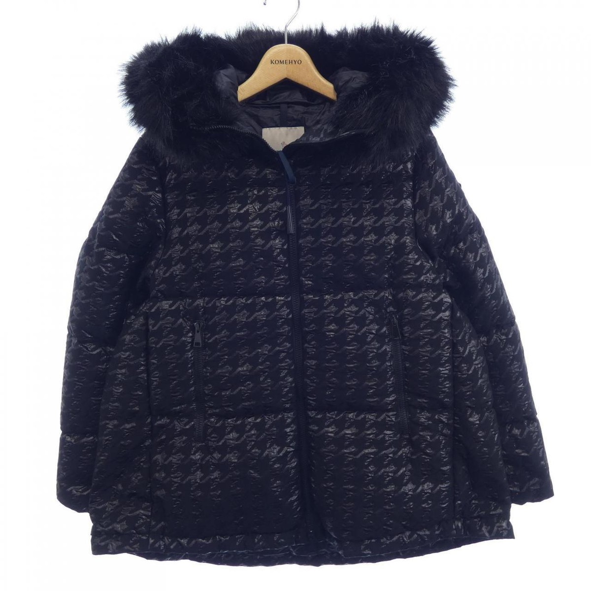 MONCLER｜DOWN JACKETS (1A00052 597II F70) Black Monteynard Hooded Short Down Jacket - Short Down