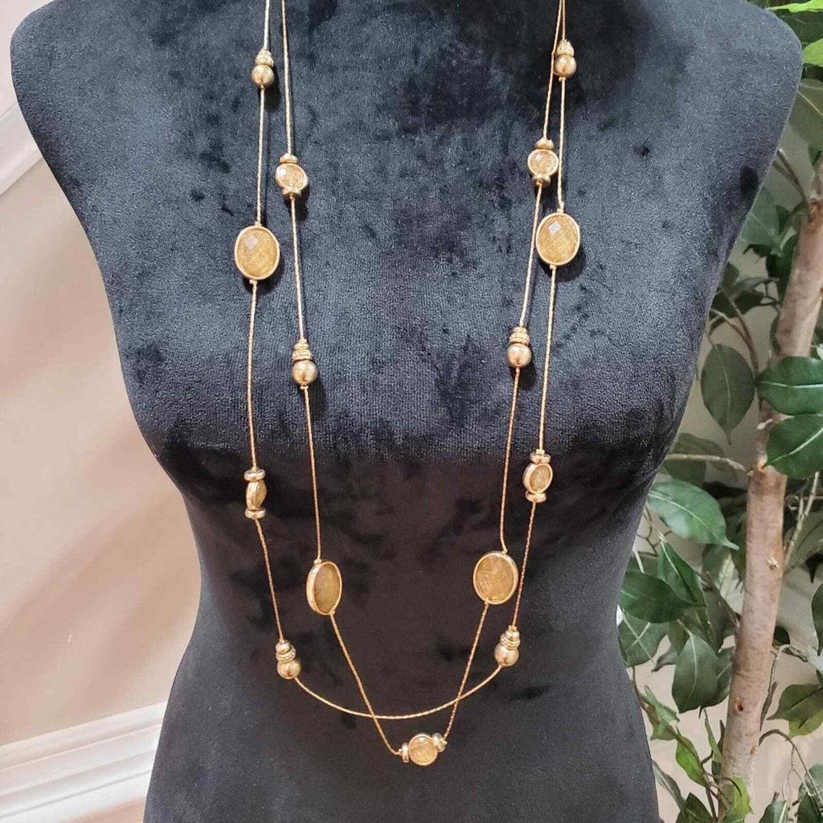C 1946 Women's Gold Tone Beaded Double Strand Chain Fashion Jewelry Necklace