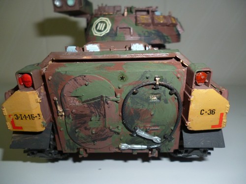 2 MAQUETAS ESCALA 1/35 DE L0S VEHICULOS MILITARES USA M2 BRADLEY Y M113 - Imagen 8 de 24