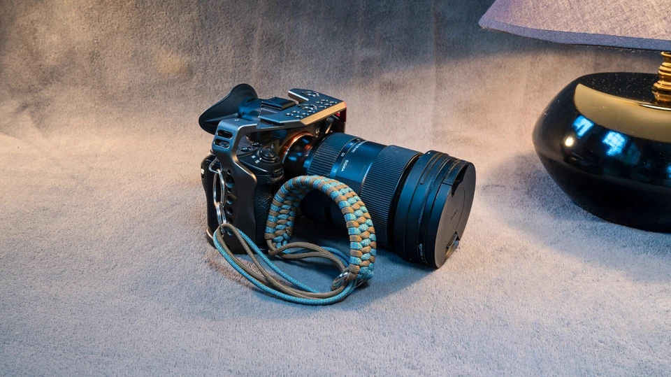 Pulseira de pulso personalizada para câmera + chaveiro grátis feito à mão bronzeado e azul claro Paracord - Imagem 2 de 4