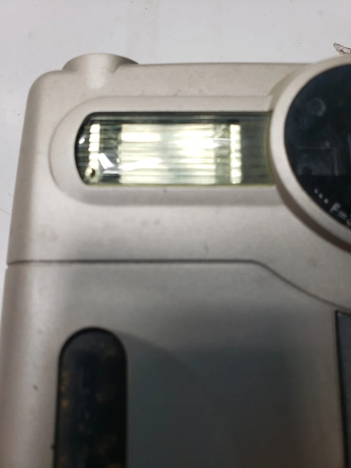 Vintage 1999 Polaroid PDC 700 810kMP Handheld Digital Camera W/ Macro Lens - Image 4 of 4