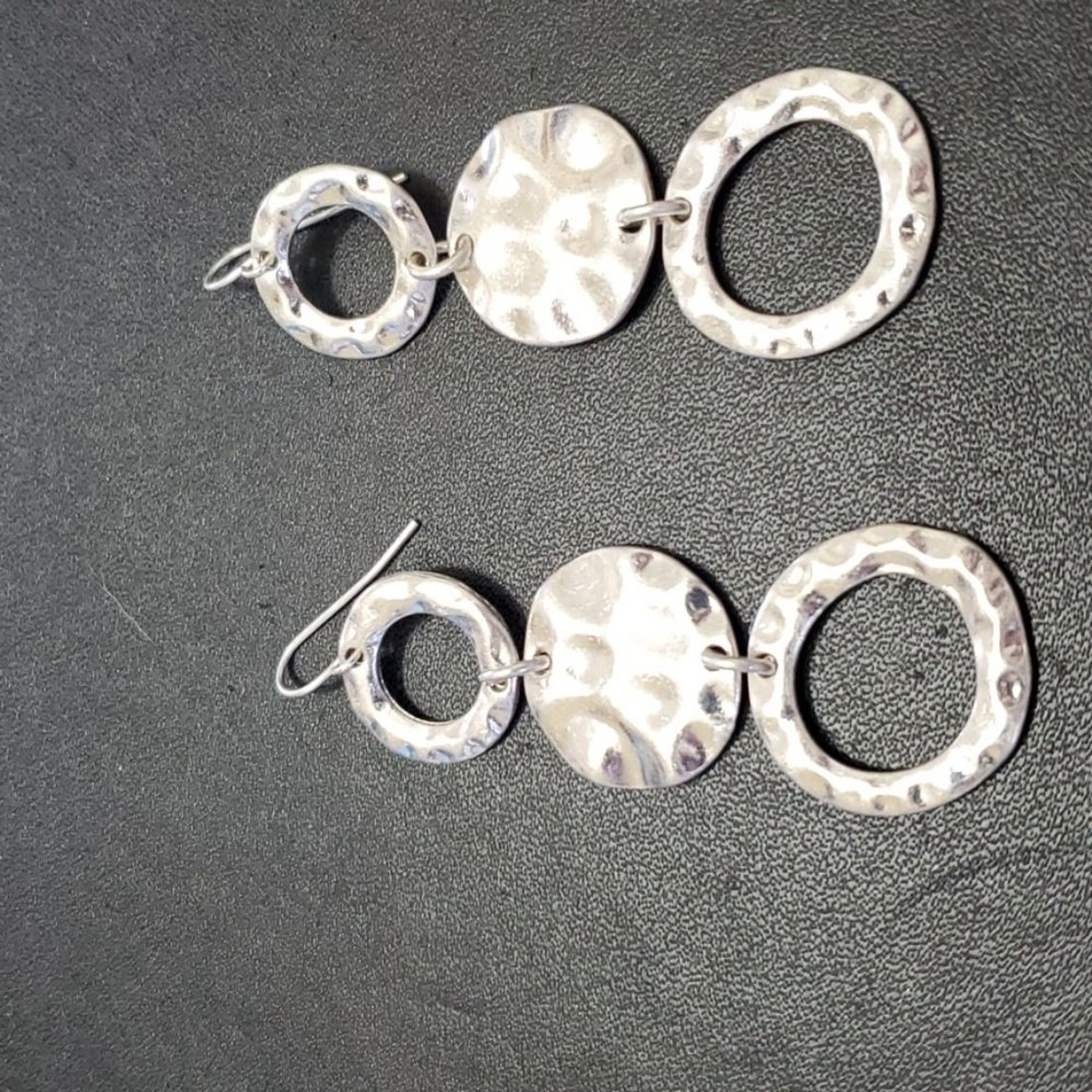 Silver tone dangling circle earrings - image 6