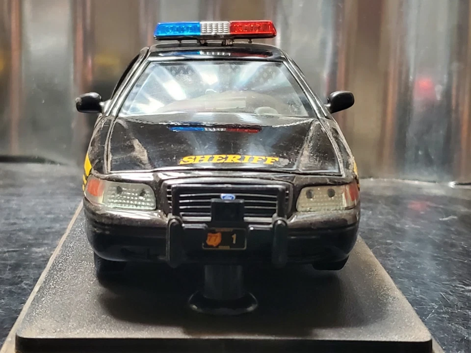 90s Ford Crown Vic Interceptor Summit County Ohio Sheriff Car 1:24 Diecast Model - Image 3 of 4
