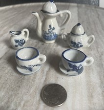 Beautiful Delft Blue Miniature Dollhouse Tea Set - A Piece of Dutch Tradition 