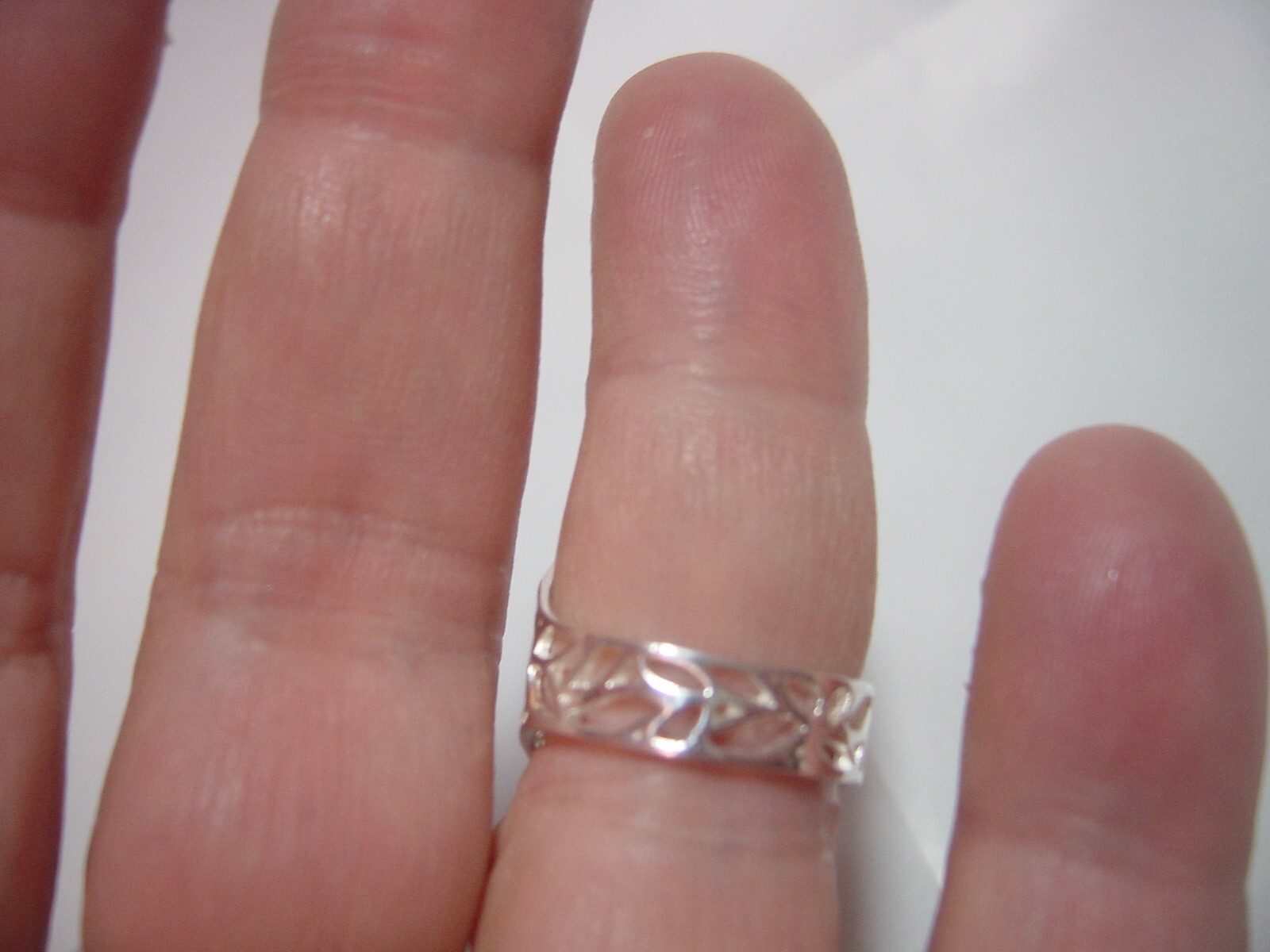 VINTAGE  SOLID SILVER RING-UNUSUAL OPEN LEAVES DE… - image 3