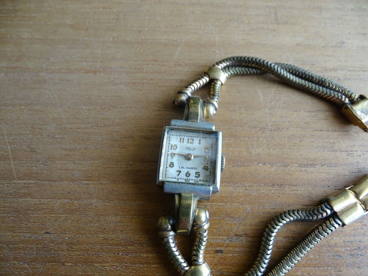 ANCIEN FER À repasser laiton. Poignée en bois. Longueur 16 cm, hauteur ANCIEN FER À repasser laiton. Poignée en bois. Longueur 16 cm, hauteur