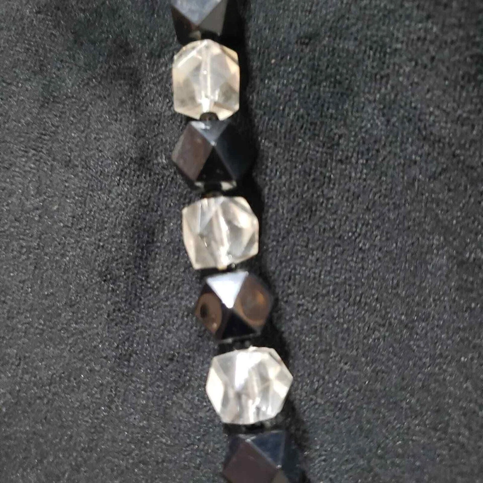 Gargantilla collar de cuentas de cristal facetado negro transparente Lucita para mujer cierre de anillo de resorte Foto 4 de 4