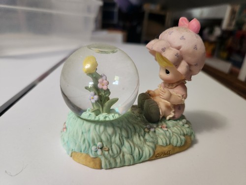 Precious Moments Miniature Snow Globe 1998 By Enesco Girl W/ Pink Bonnet - Picture 2 of 4