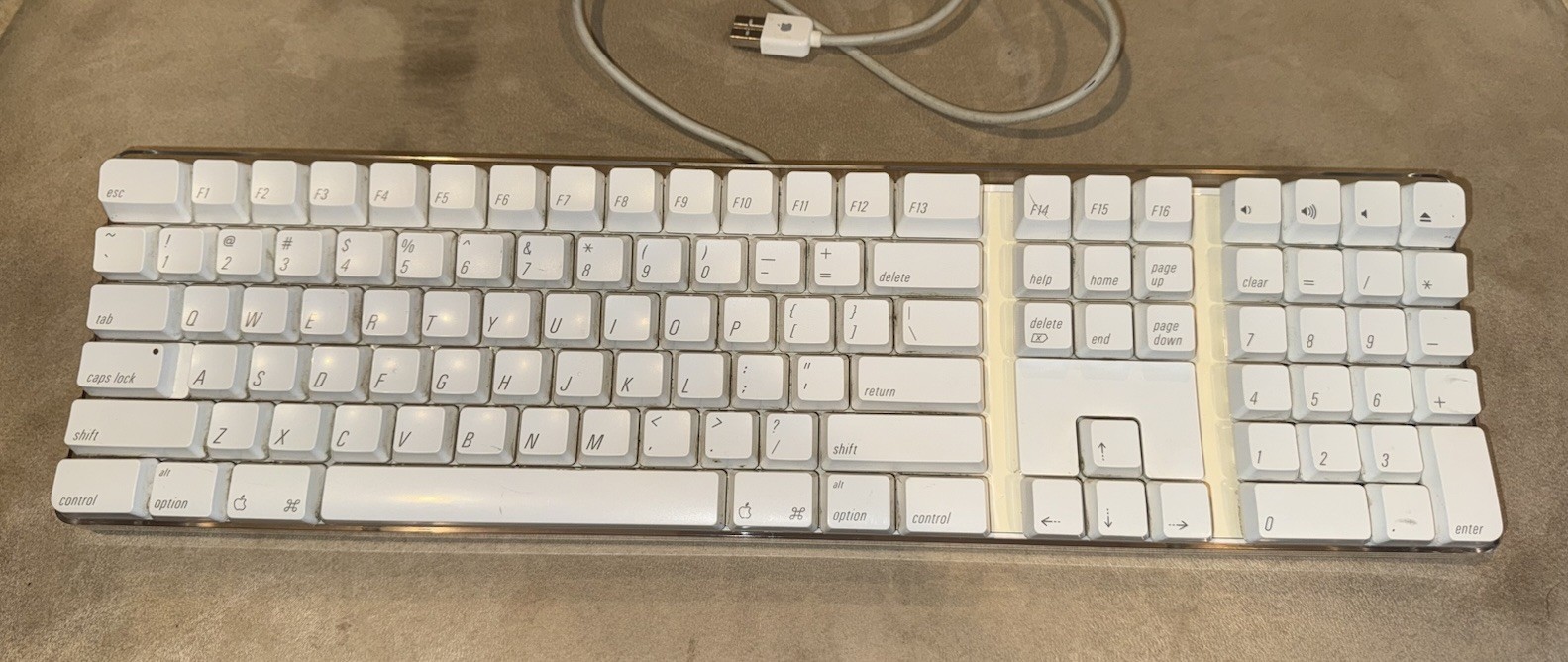Apple A1048 Keyboard Vintage White Wired USB Connection Tested Working
