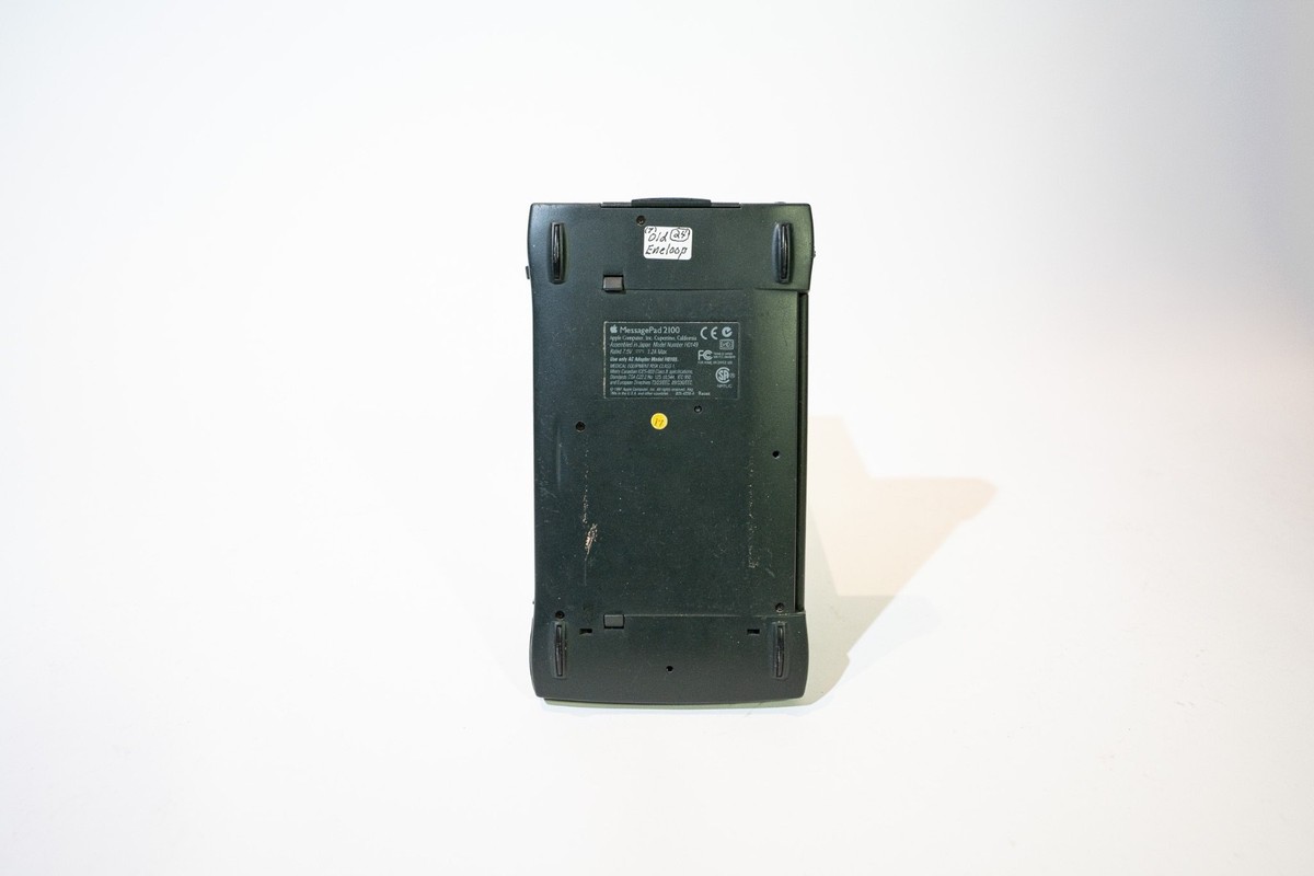 Vintage Apple Newton MessagePad 2100 with 24MB PC Card Working