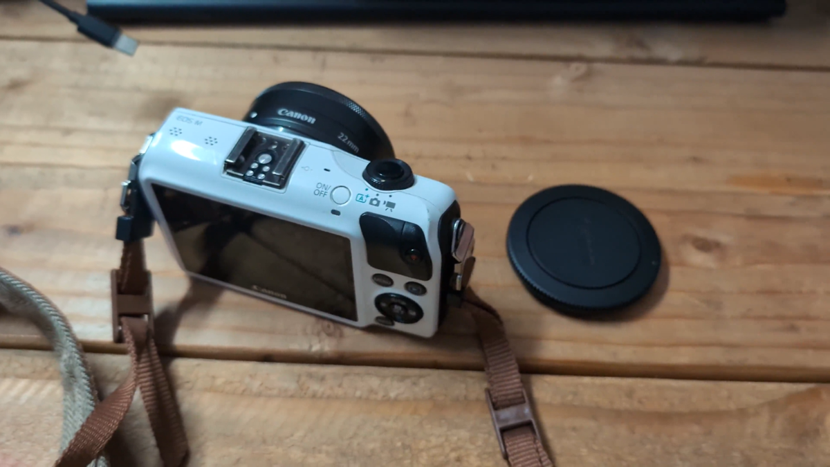 EOS M ホワイト Canon EOS M Compact System Camera White Body set Made In