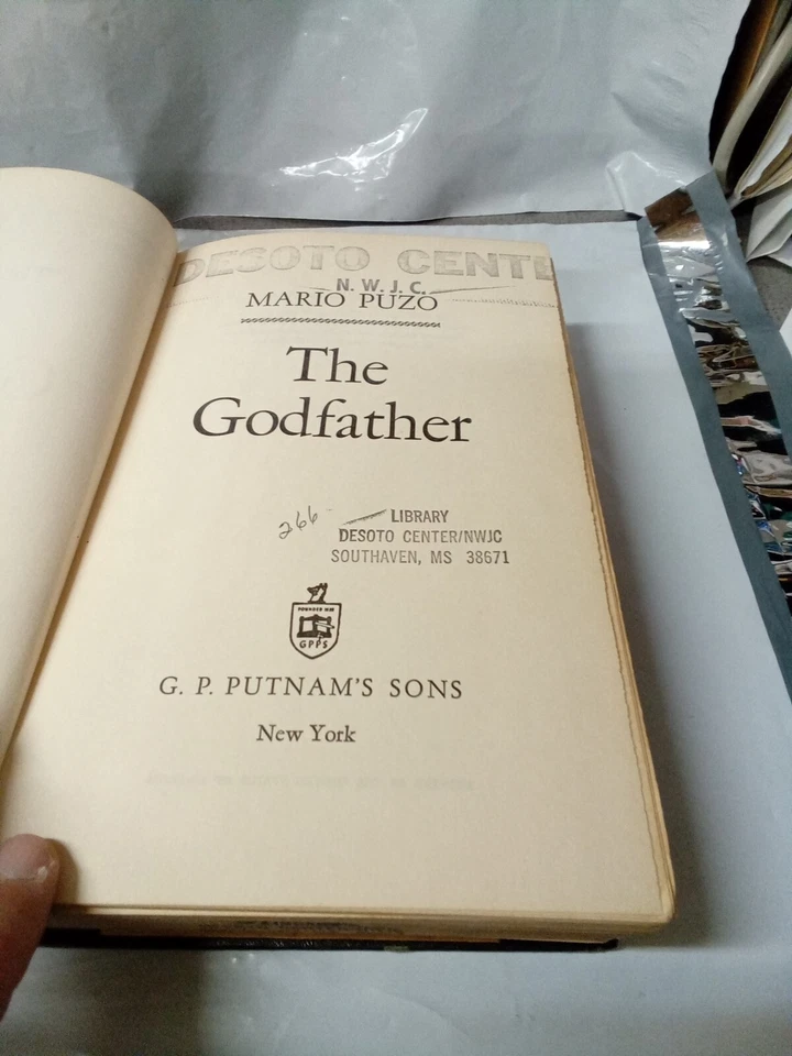 Крестный отец ВИНТАЖНЫЙ 1-Е ИЗДАНИЕ В ТВЕРДОМ ПЕРЕПЛЕТЕ MARIO PUZO 1969 - Изображение 4 из 4