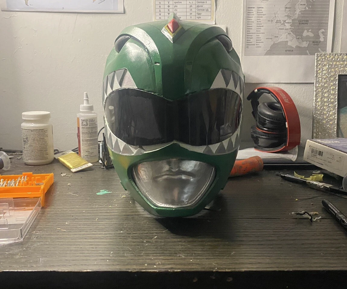 Hasbro Mighty Morphin Power Rangers réplica de casco rosa con soporte