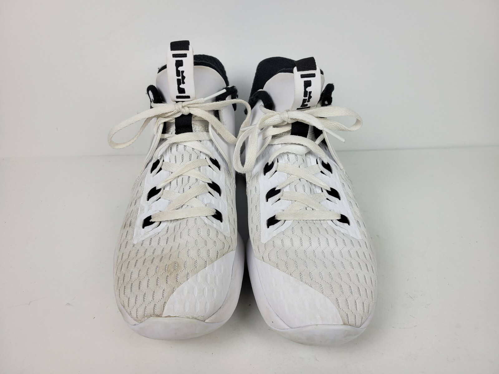 Size 9 - Nike LeBron Witness 5 White 