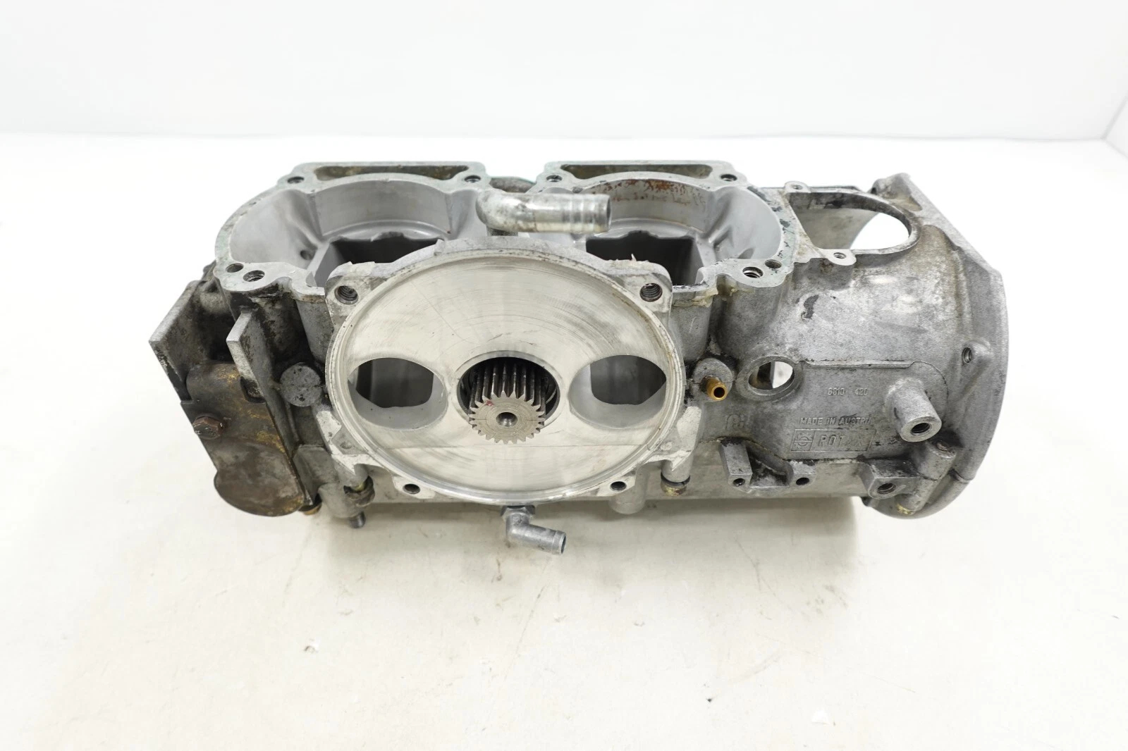 Ski-doo 670 Engine Motor Case Cases 420887516 MXZ Summit
